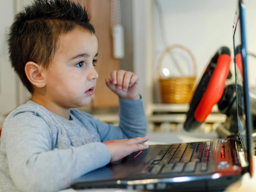 gia sư dạy kèm cùng phụ huynh giải đáp thắc mắc học tập