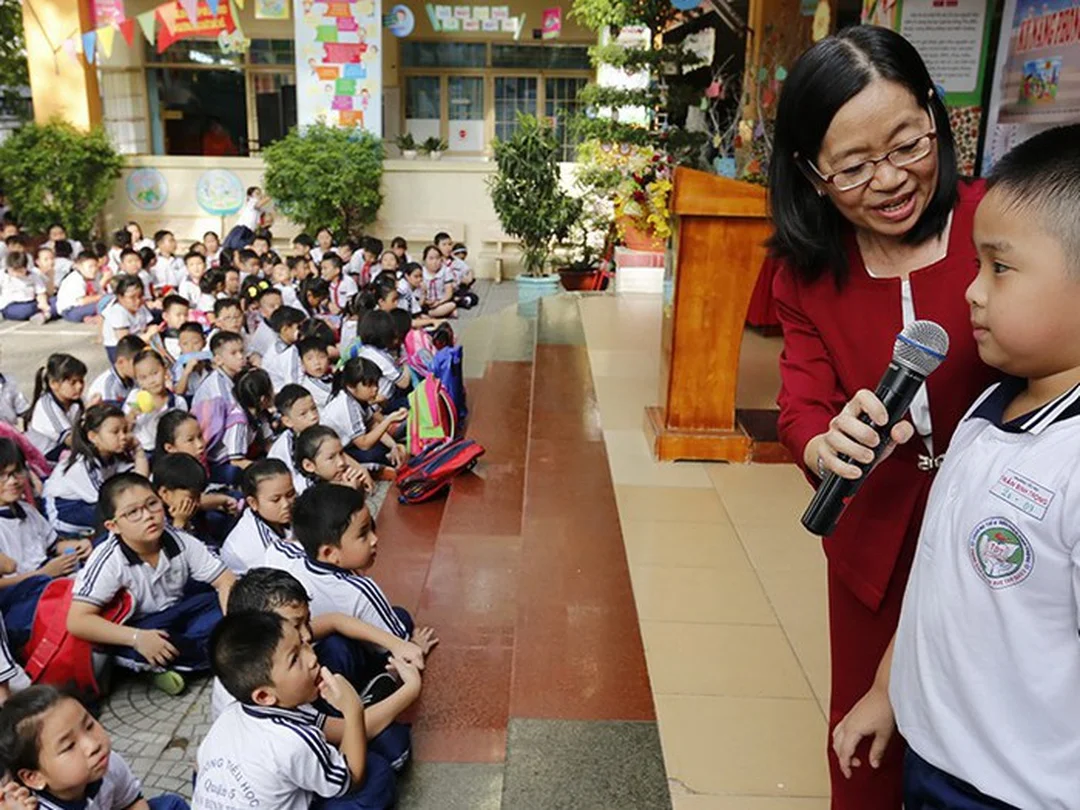 cô gia sư dâm đãng là cụm từ nhạy cảm cần được hiểu trong bối cảnh an toàn học sinh