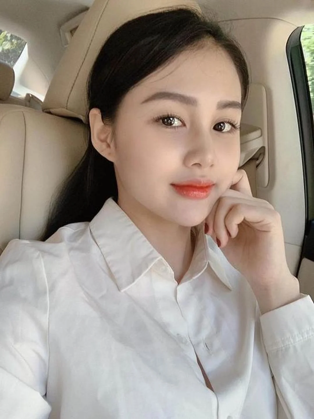 cô gia sư giải đáp thắc mắc học tập cho học sinh