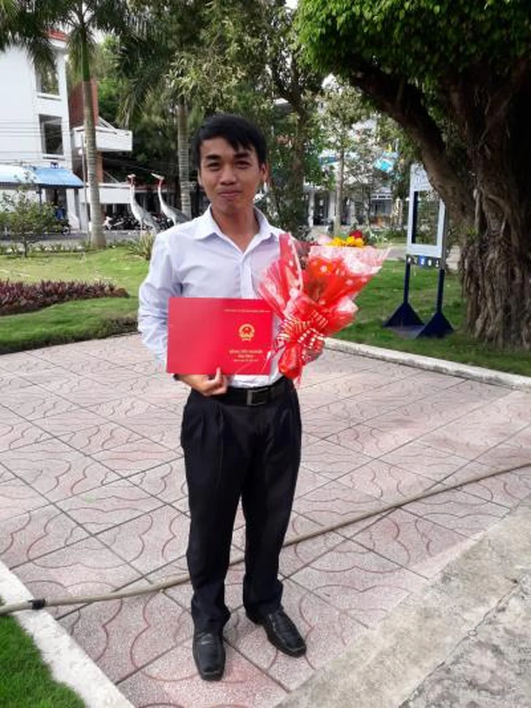 gia sư bình minh dạy học sinh tiểu học tại bàn học