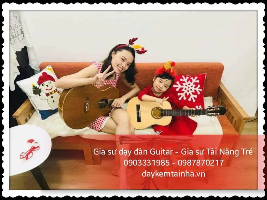 gia sư dạy đàn guitar cho học viên mới bắt đầu