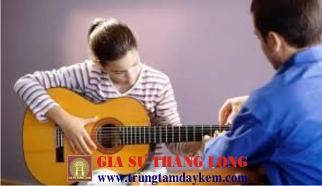 gia sư dạy đàn guitar hướng dẫn học viên tại nhà