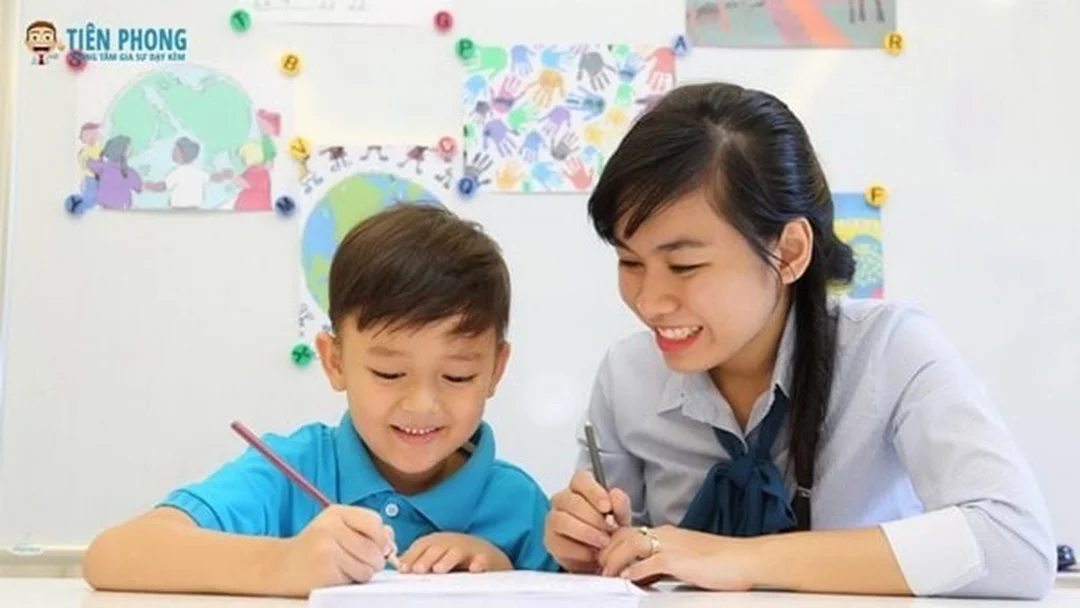 Gia sư hỗ trợ học sinh luyện thi tại nhà