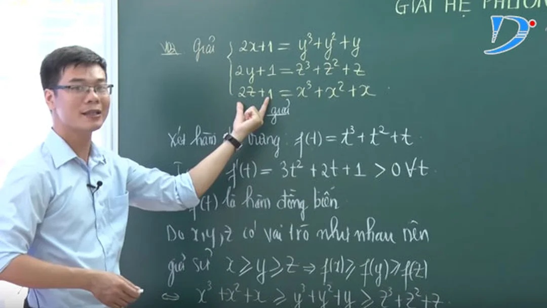 gia sư lớp 11 giải thích bài học cho học sinh tại nhà