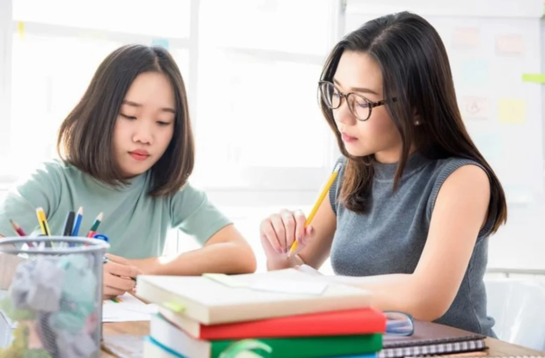 gia sư môn văn kèm học sinh phân tích bài đọc