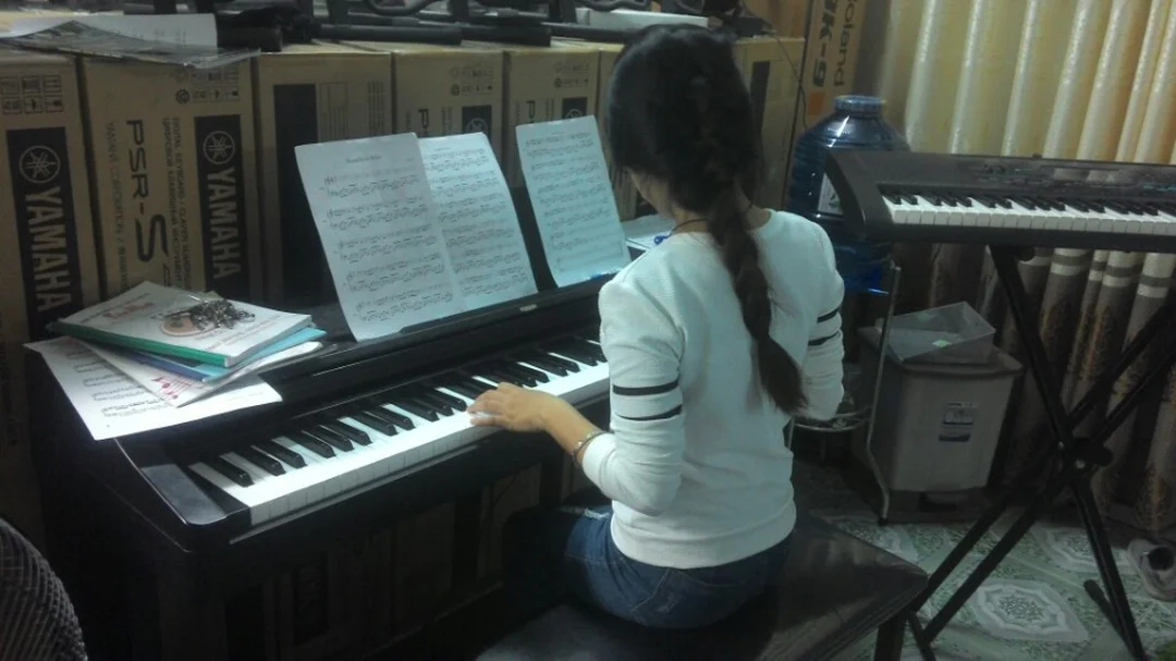 gia sư piano Hà Nội hướng dẫn học viên luyện bài thi piano