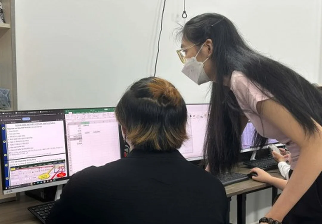 gia sư tin học giải đáp thắc mắc cho học viên