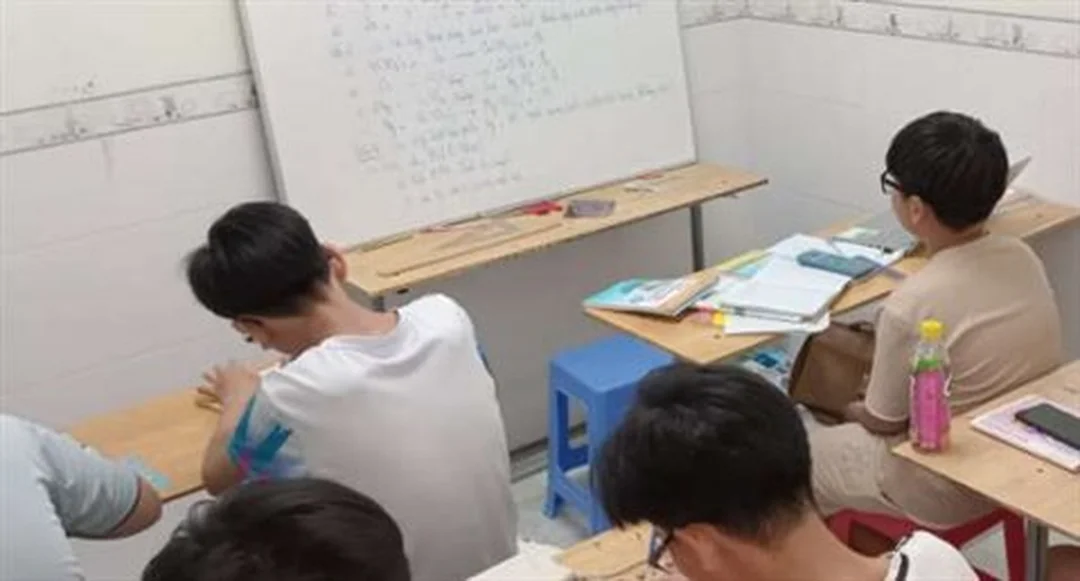 gia sư toán tại biên hòa hướng dẫn học sinh làm bài