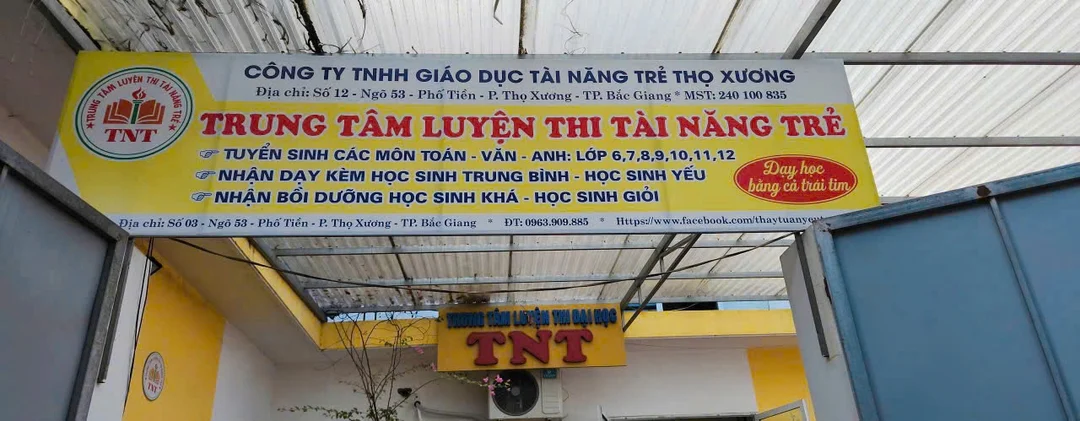So sánh học phí và phí nhận lớp mới gia sư tiên phong năm 2026